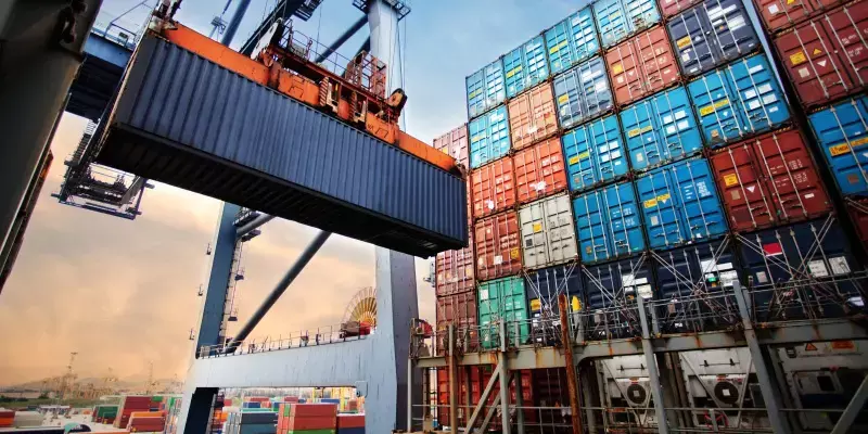 ഓഗസ്റ്റില്‍ കയറ്റുമതിഇടിഞ്ഞു; വ്യാപാരക്കമ്മി 28.68 ബില്യണ്‍ ഡോളർ