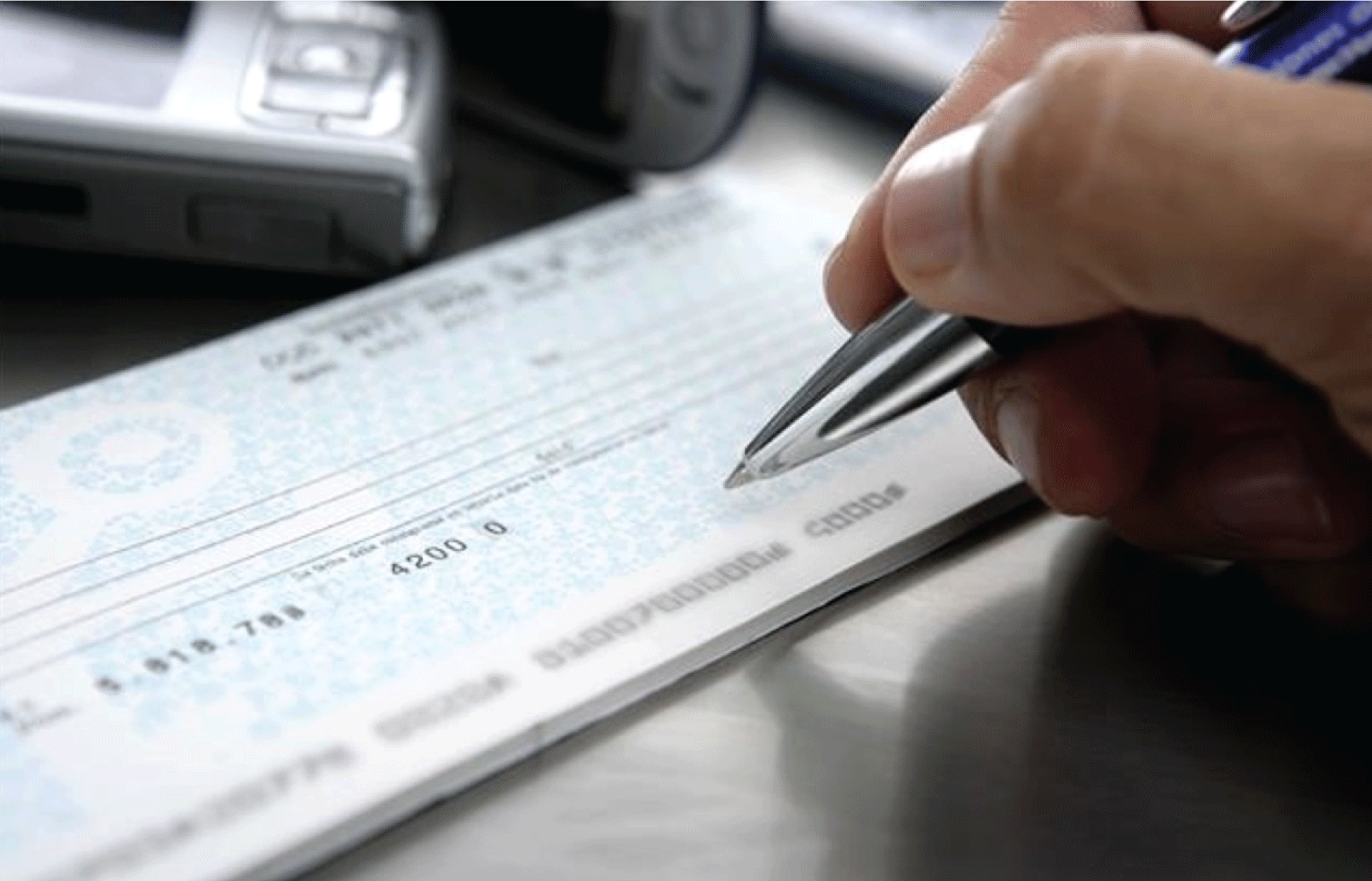 പൂരിപ്പിച്ചത് മറ്റൊരാളാണെങ്കിൽ ചെക്ക് ഒപ്പിട്ട നിങ്ങളുടെ ബാധ്യത കുറയുമോ? സുപ്രീം കോടതി നിരീക്ഷണം ഇതാണ്