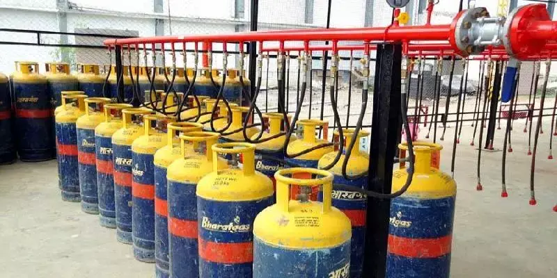 വാണിജ്യ എല്‍പിജി സിലിണ്ടറിന്റെ വില കുറച്ചു