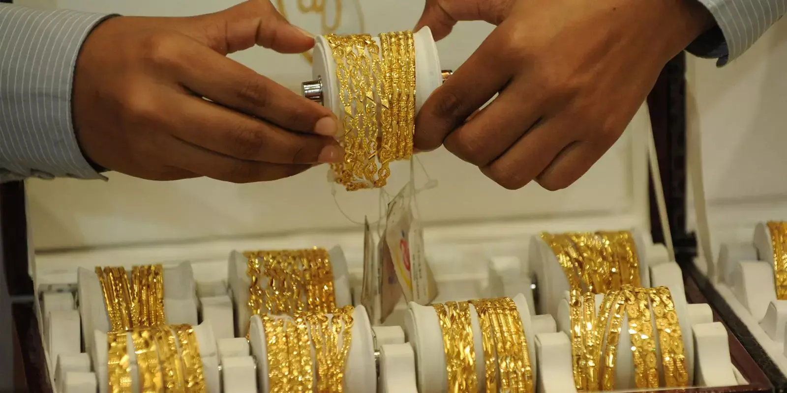 തിളക്കം മങ്ങാതെ സ്വര്‍ണം: പവന് 8 രൂപ വര്‍ധന