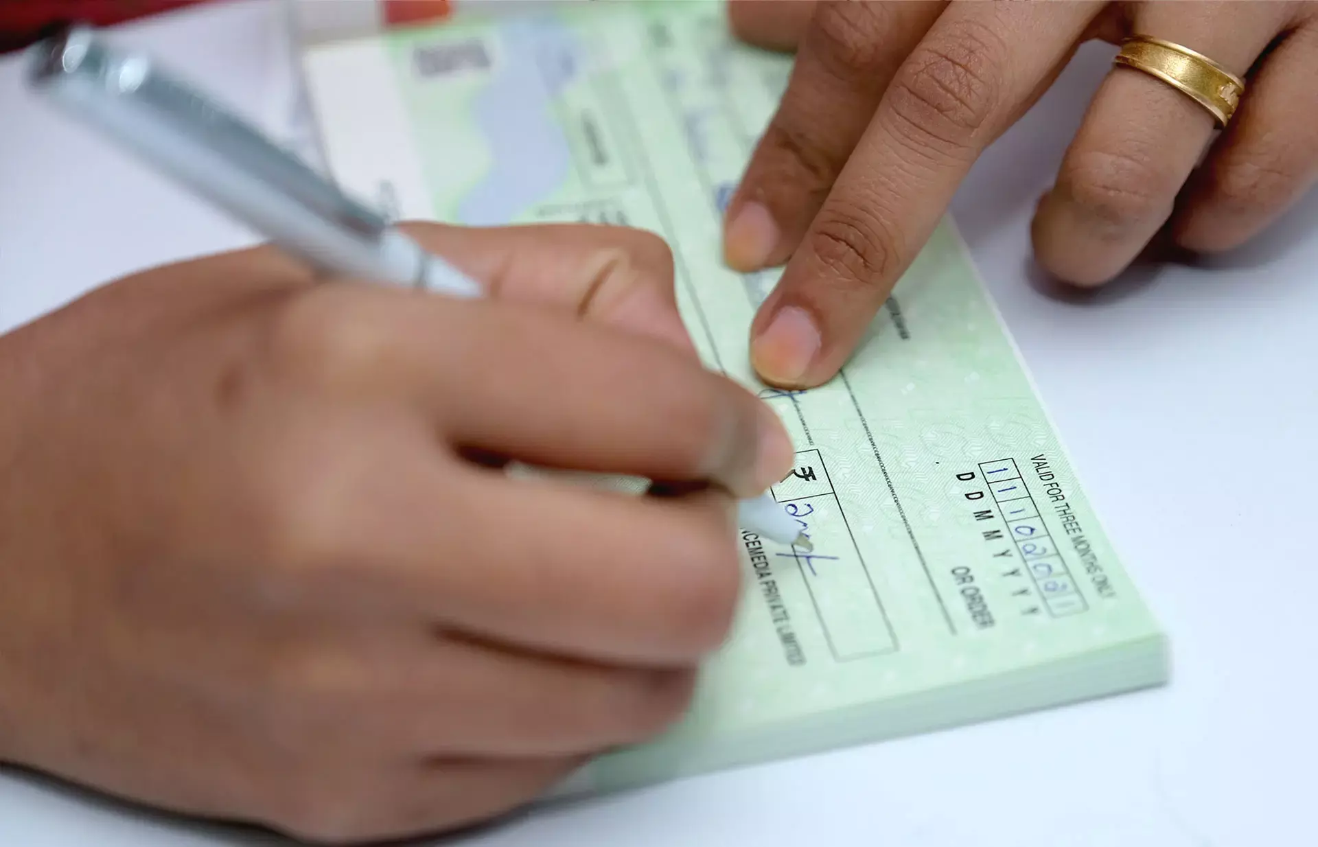 ചെക്ക് എഴുതുമ്പോള്‍ ഈ തെറ്റുകള്‍ ഒഴിവാക്കണം