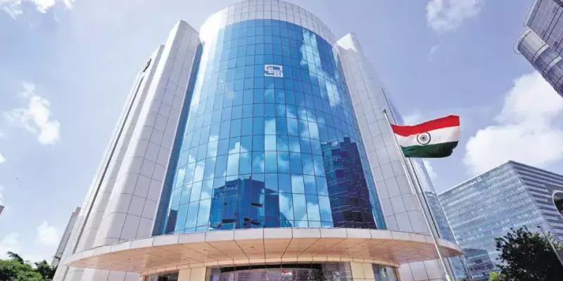 അനധികൃതമായി പണം ശേഖരിച്ചു, സ്വത്തുക്കള്‍ സെബി ലേലത്തിന് വച്ചു