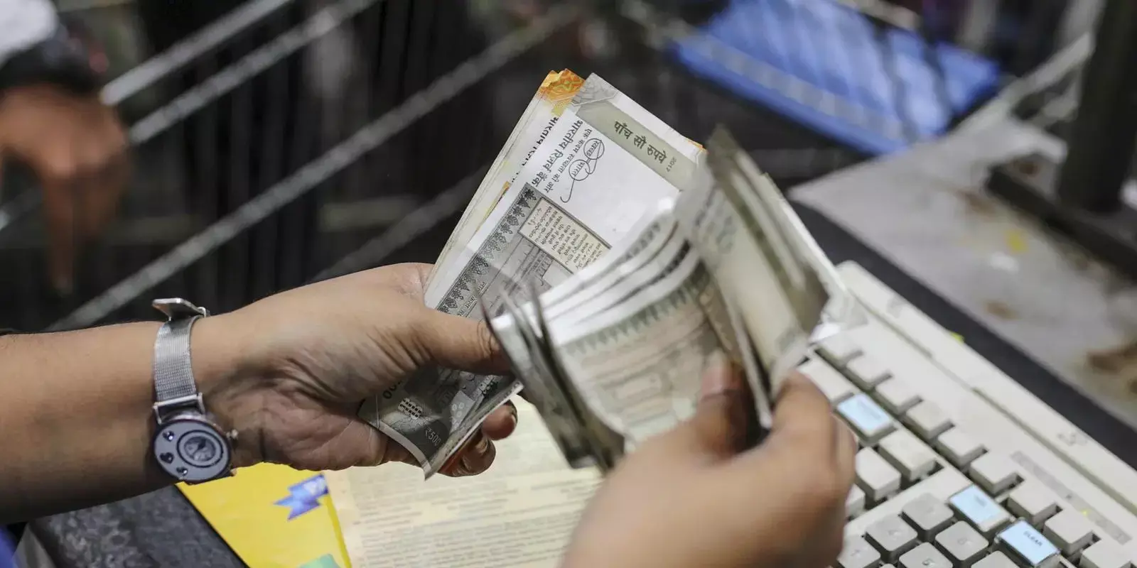 ബാങ്ക് നിക്ഷേപ വളര്‍ച്ച മാര്‍ച്ചില്‍ 10 ശതമാനമായി കുറഞ്ഞു