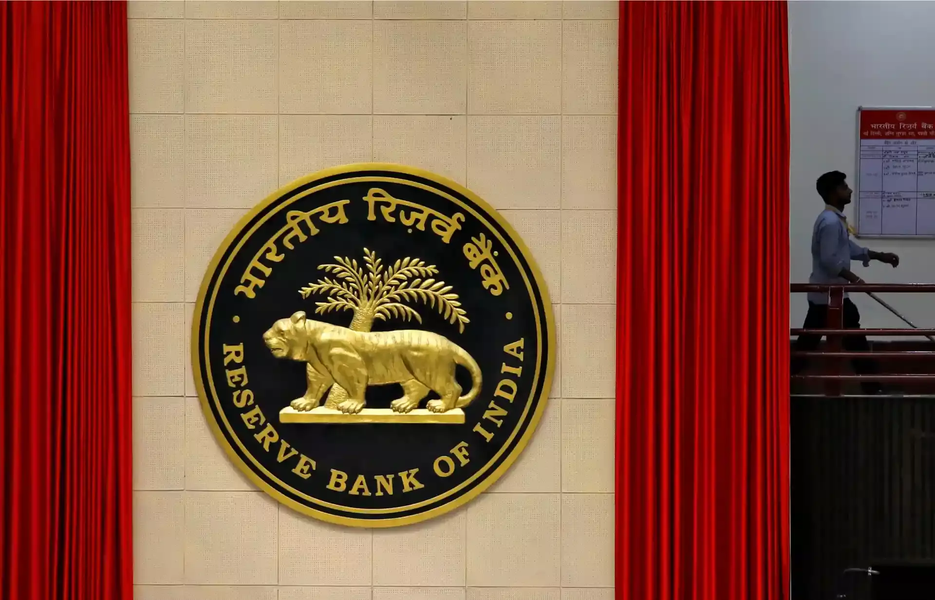 എട്ട് സഹകരണ ബാങ്കുകള്‍ക്ക് പിഴ ചുമത്തി റിസര്‍വ് ബാങ്ക് ഓഫ് ഇന്ത്യ