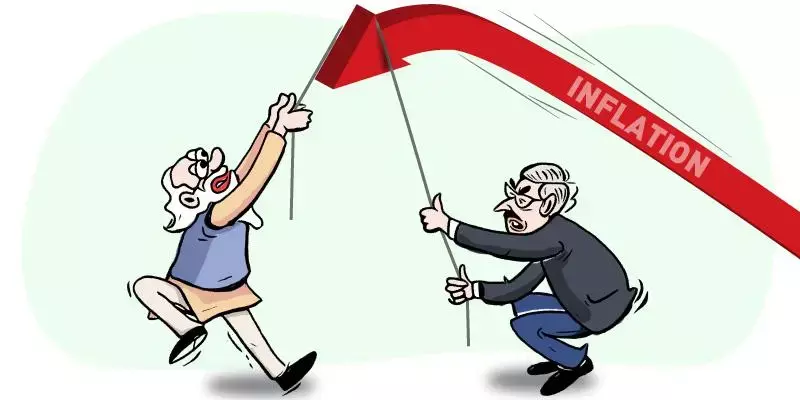 ഇന്ധന വില കുറച്ചത് പണപ്പെരുപ്പത്തെ എങ്ങനെ ബാധിക്കും?