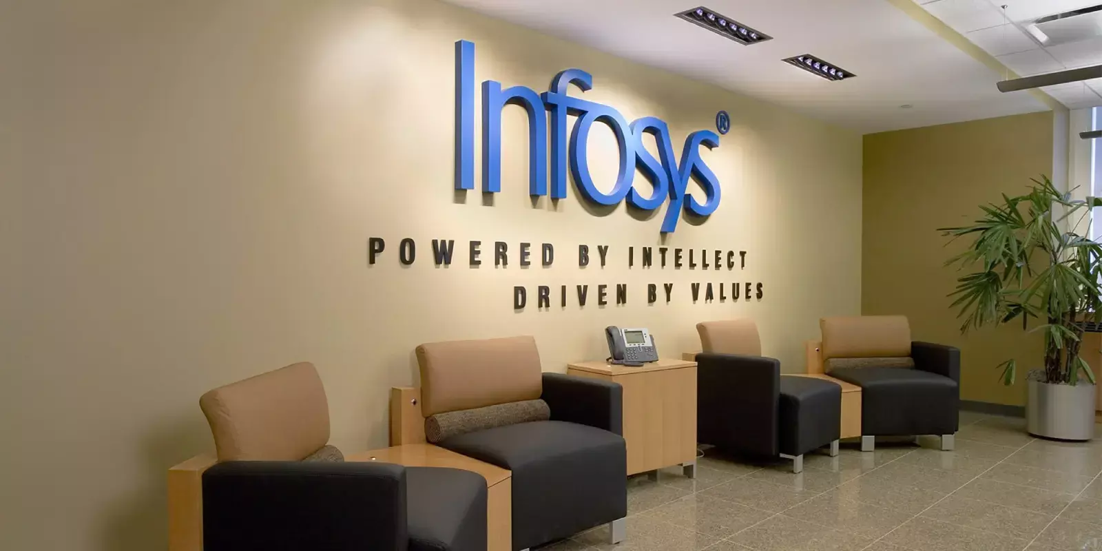 ഇന്‍ഫോസിസ് റഷ്യയിലെ സേവനങ്ങള്‍ മറ്റ് കേന്ദ്രങ്ങളിലേക്ക് മാറ്റുന്നു