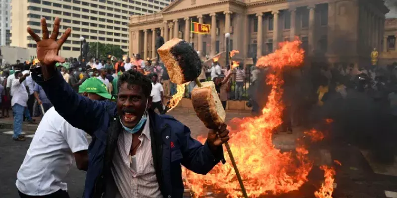 സാമ്പത്തിക പ്രതിസന്ധി ജനകീയ പ്രക്ഷോഭമാകുന്നു, ശ്രീലങ്കയിൽ അടിയന്തരാവസ്ഥ