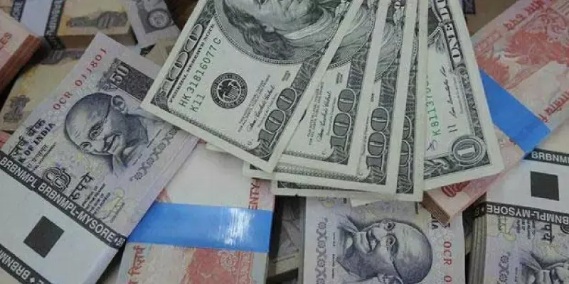 ഡോളറിനെതിരെ രൂപയുടെ മൂല്യം 14 പൈസ ഉയര്‍ന്ന് 75.76 ആയി