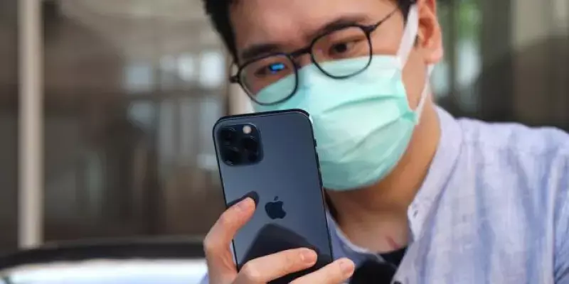 ഐഫോണ് ഉപഭോക്താക്കള്ക്ക് ഇനി മാസ്ക്ക് ധരിച്ചുകൊണ്ട് അണ്ലോക്ക് ചെയ്യാം ഐഫോണ് ഉപഭോക്താക്കള്ക്ക് ഇനി മാസ്ക്ക് ധരിച്ചുകൊണ്ട് അണ്ലോക്ക് ചെയ്യാം