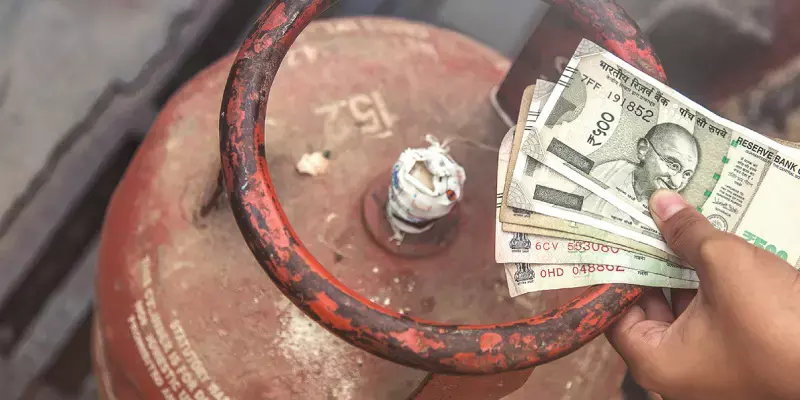 ഗ്യാസ് സബ്സിഡിയില്‍ വന്‍ കുറവു വരുത്തി ഓയിൽ കമ്പനികൾ