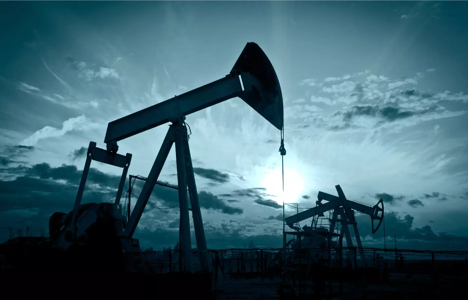 യുദ്ധമേഘങ്ങള്‍ ക്രൂഡ് ഓയിൽ വിപണിയിൽ കരിനിഴൽ വീഴ്ത്തുന്നു