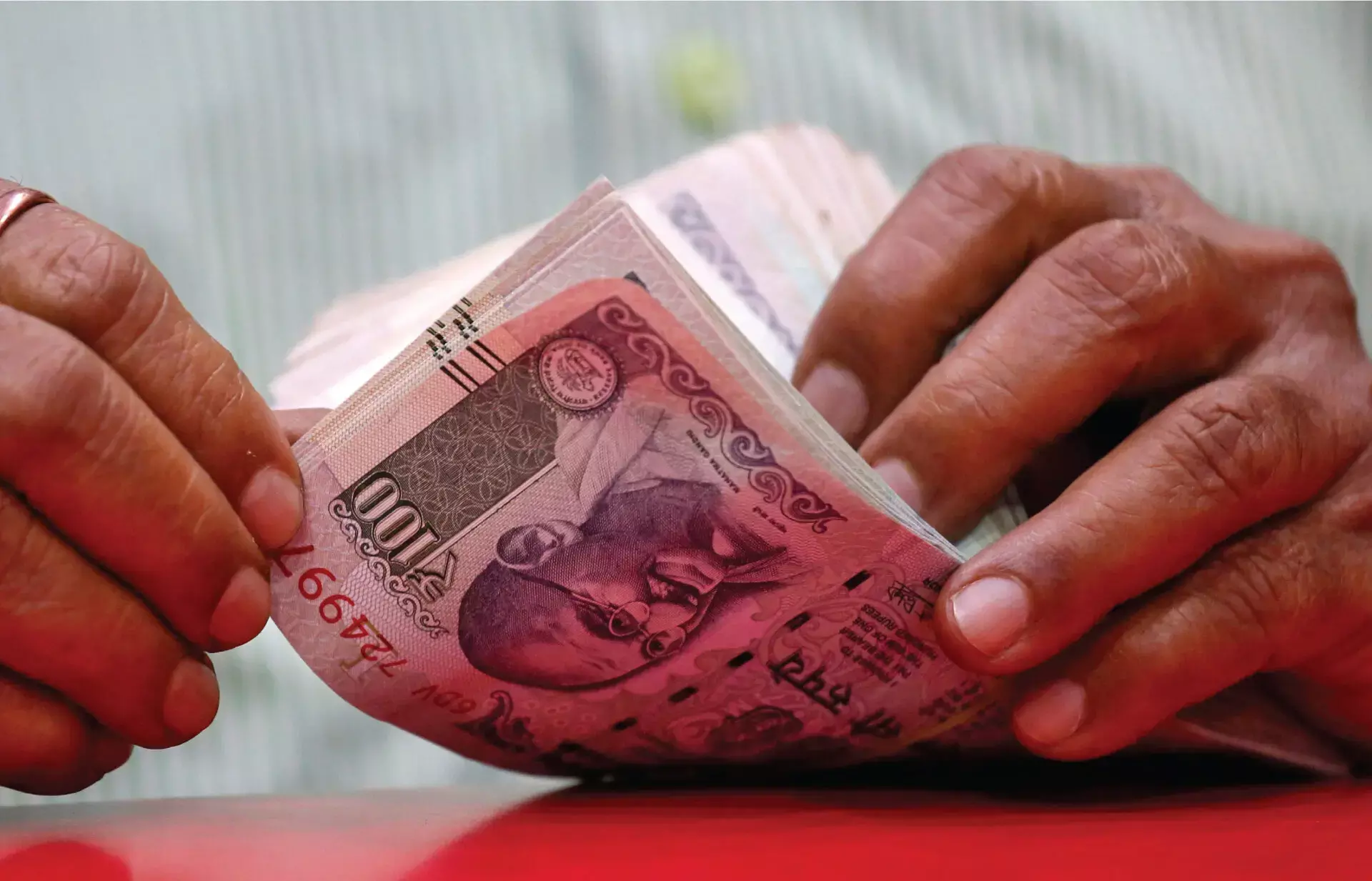 മുതിര്‍ന്ന പൗരന്മാര്‍ക്ക് പ്രത്യേക പലിശ നിരക്ക് വേണം: ശിവസേന എം പി