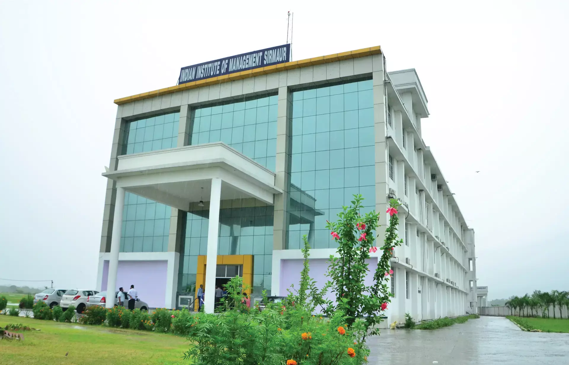 അറിയാം ഇന്ത്യന്‍ ഇന്‍സ്റ്റിറ്റ്യൂട്ട് ഓഫ് മാനേജ്മെന്റ് സിര്‍മൗര്‍